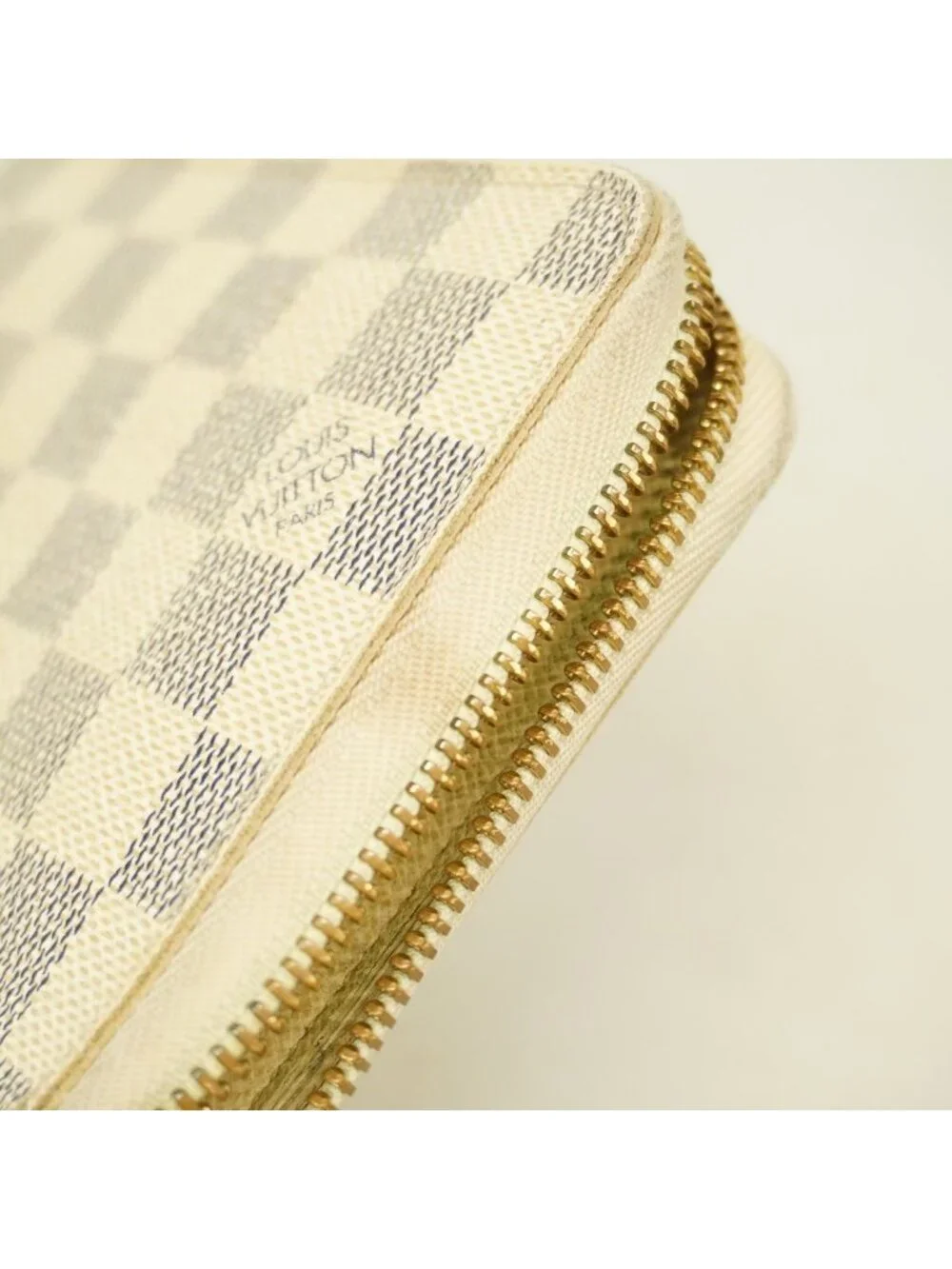 Louis Vuitton stored damage pocket